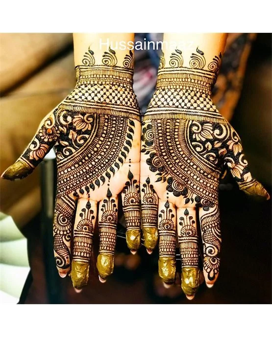 Majestic Swirl Front Hand Mehndi Design Theme